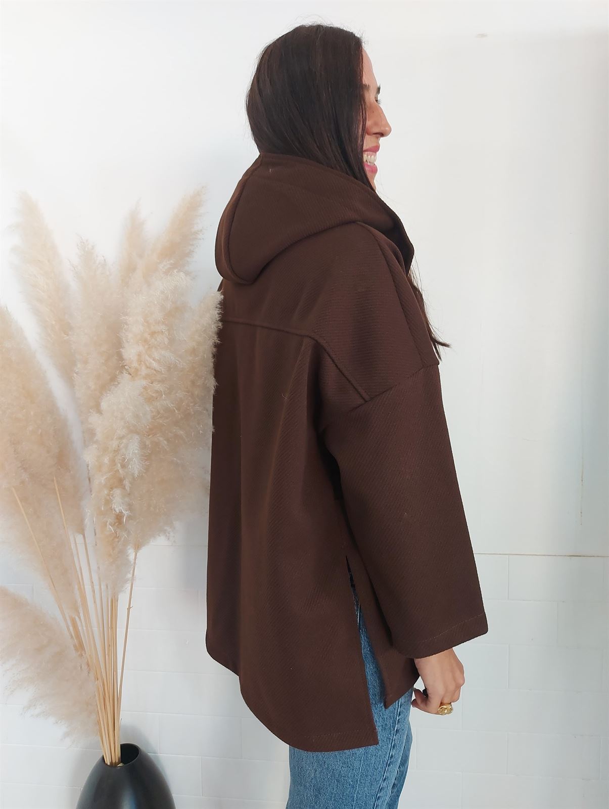 ABRIGO CAPUCHA CHOCOLATE - Imagen 4