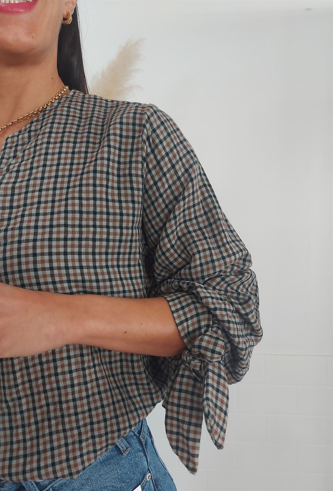 BLUSA CUADROS LAZO PUÑO GRIS - Imagen 4