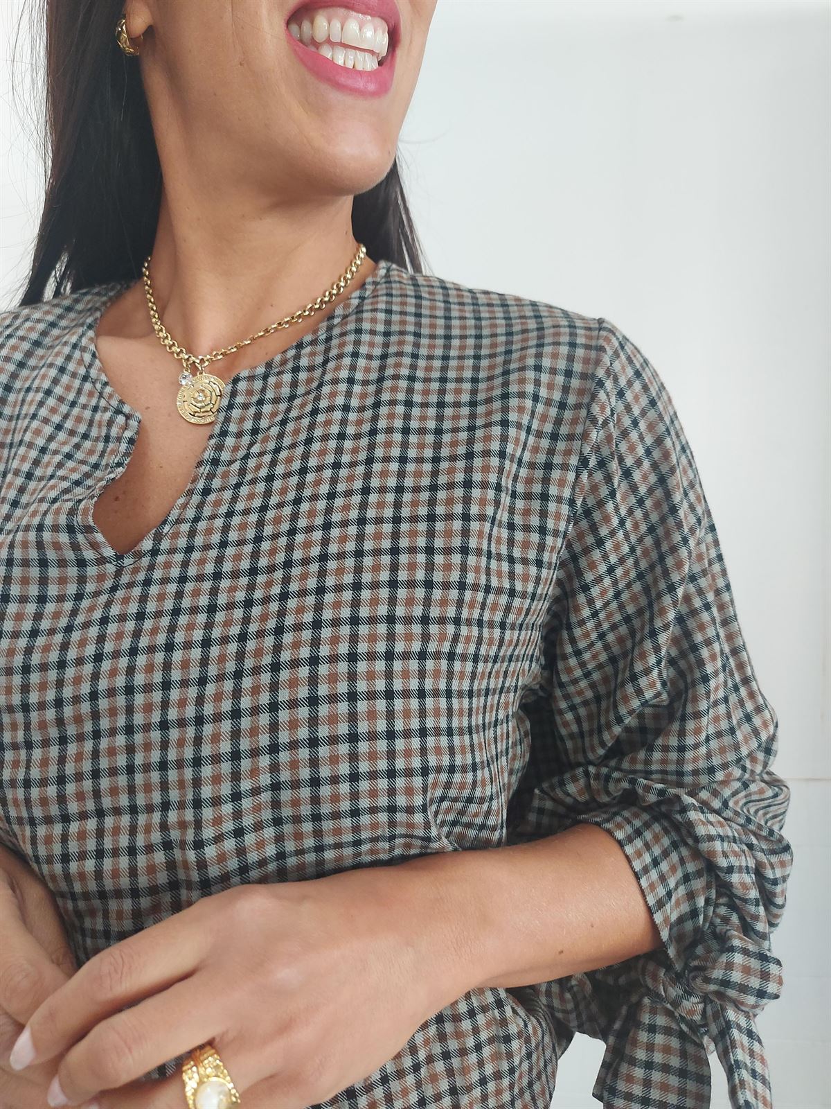 BLUSA CUADROS LAZO PUÑO GRIS - Imagen 6