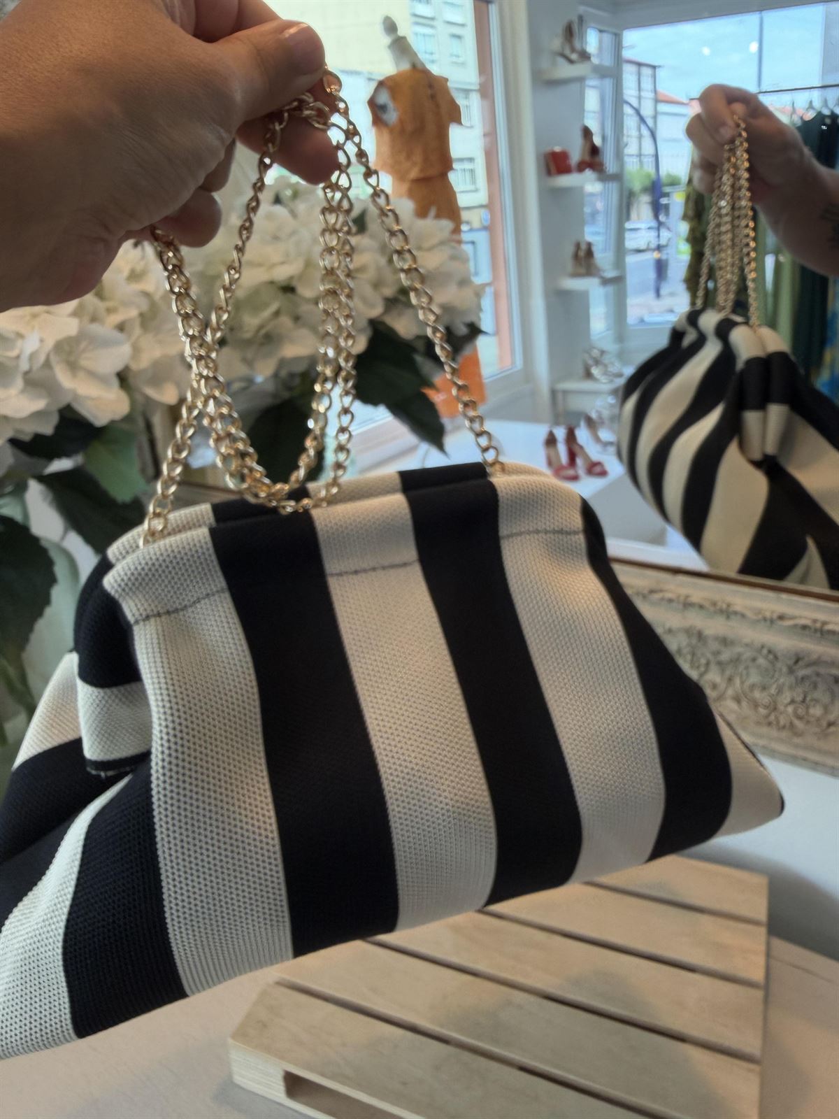 BOLSO RAYAS NEGRO - Imagen 1