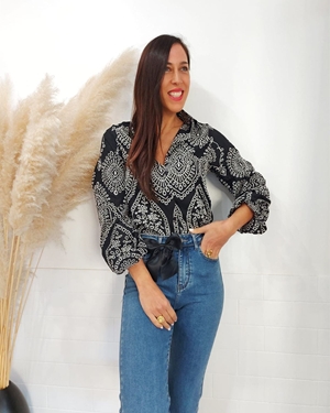 CAMISA BORDADA NEGRA - Imagen 1