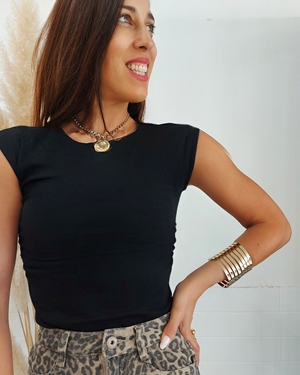 CAMISETA BASICA FRUNCIDO NEGRA - Imagen 2