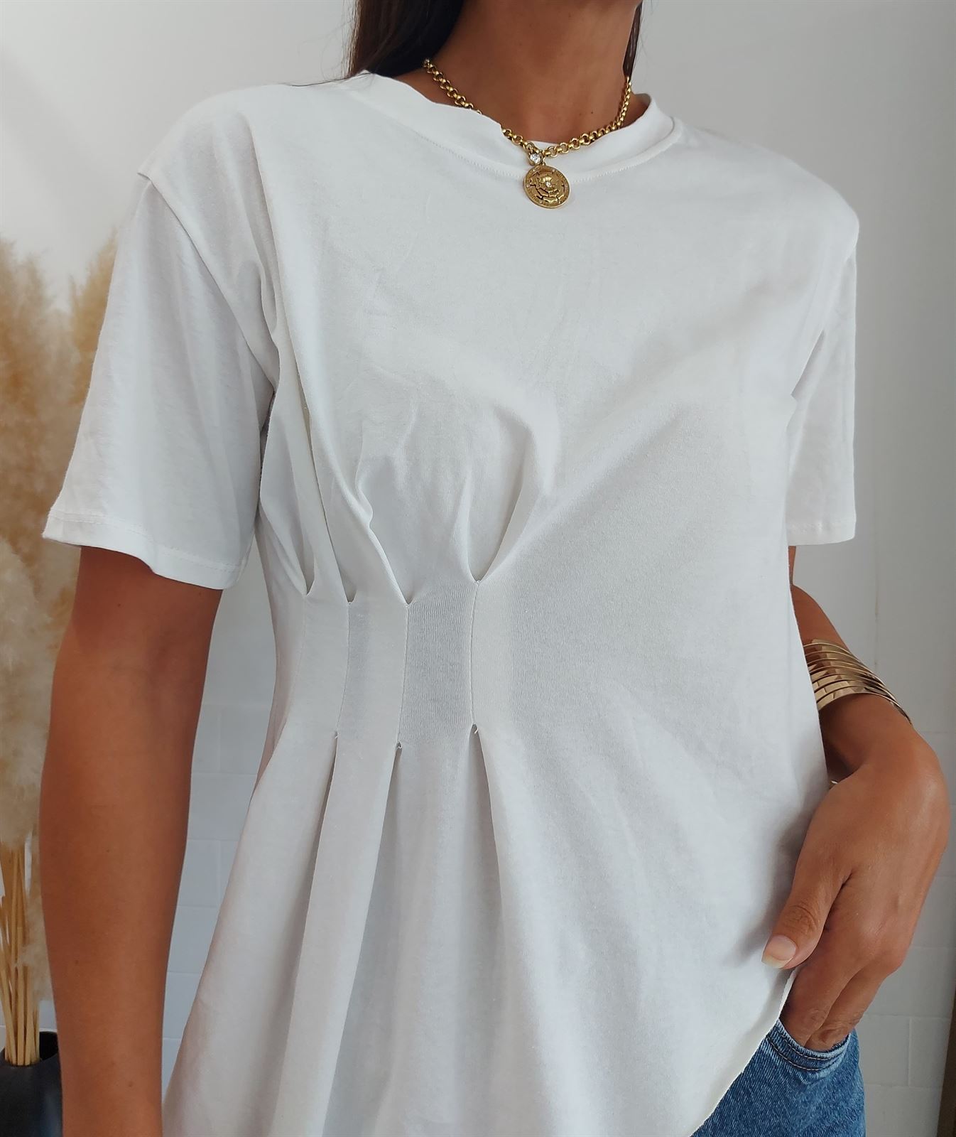 CAMISETA DESIGUAL FRUNCIDO BLANCA - Imagen 2