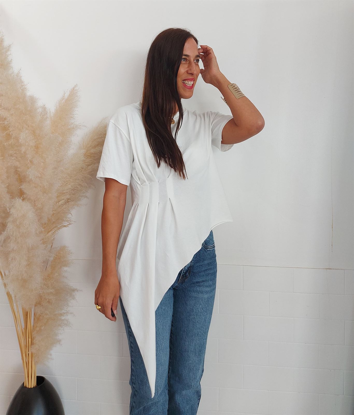 CAMISETA DESIGUAL FRUNCIDO BLANCA - Imagen 6