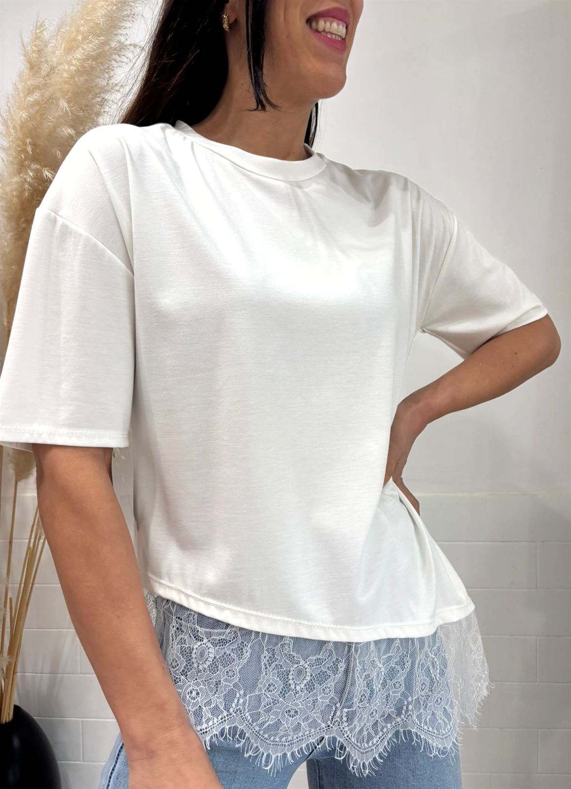 CAMISETA ENCAJE BLANCA - Imagen 2