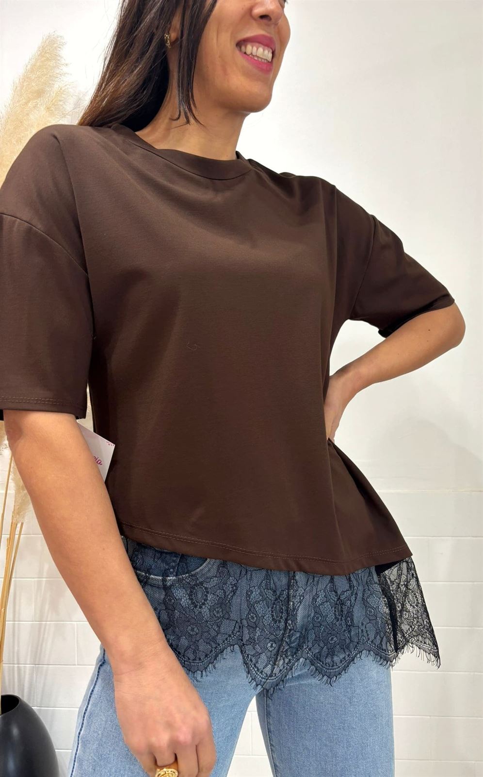 CAMISETA ENCAJE CHOCOLATE - Imagen 2