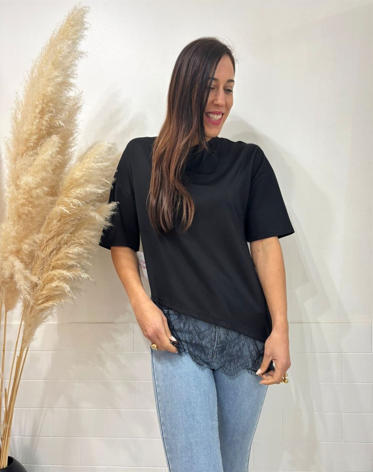 CAMISETA ENCAJE NEGRA - Imagen 1
