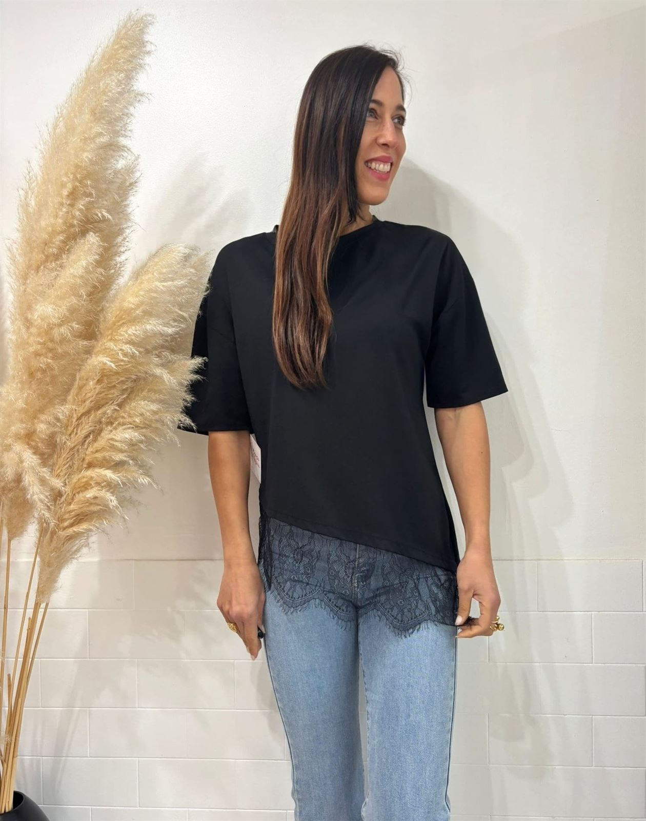 CAMISETA ENCAJE NEGRA - Imagen 3