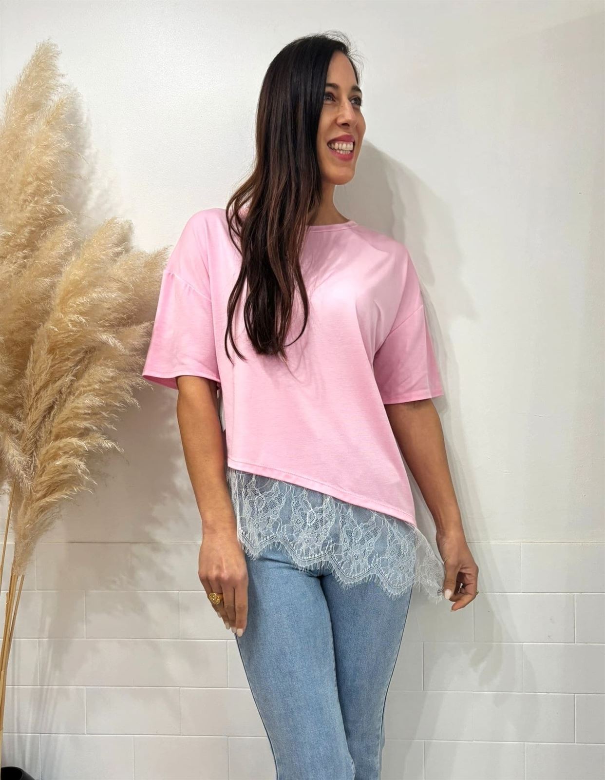 CAMISETA ENCAJE ROSA - Imagen 1