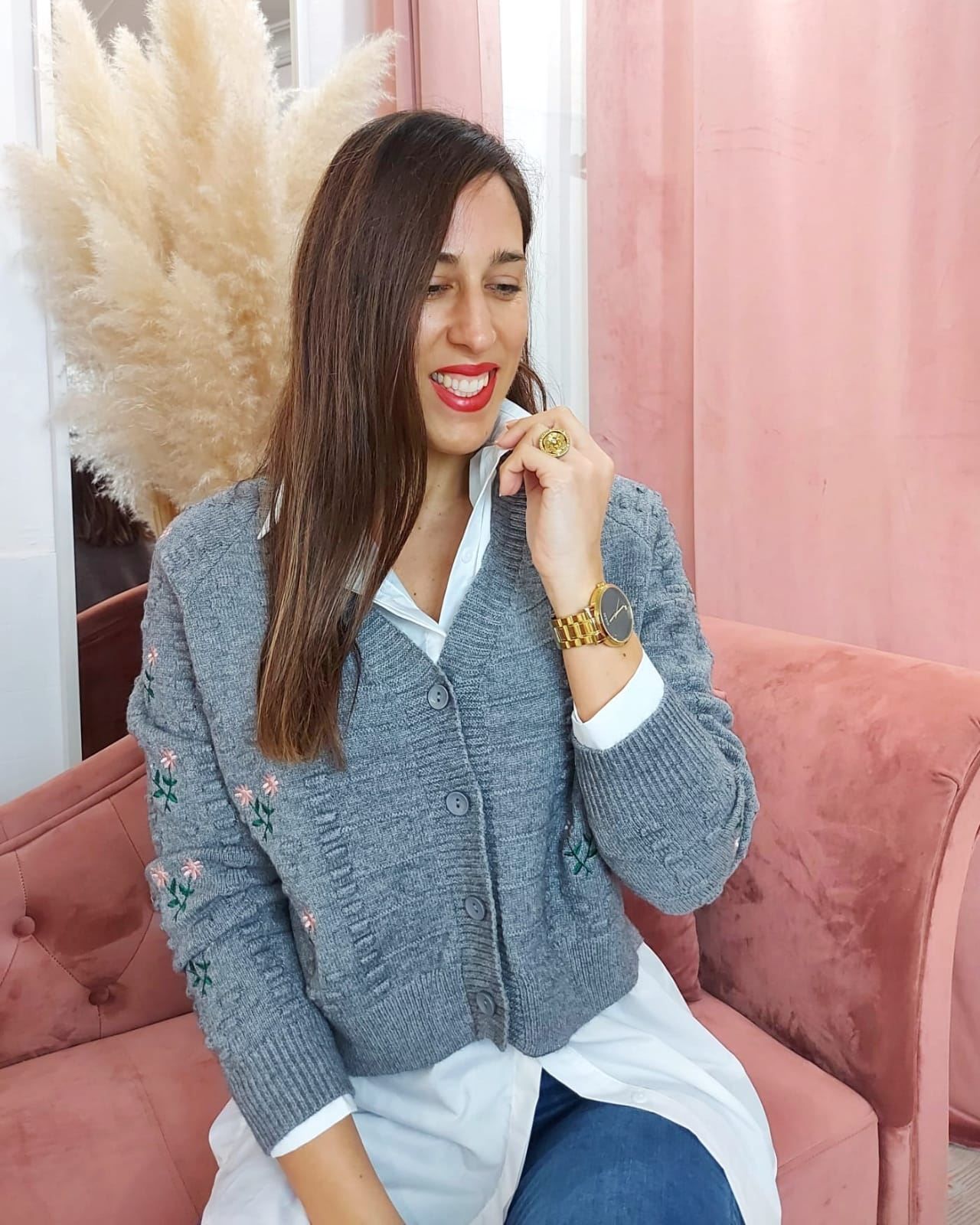 CHAQUETA PUNTO FLORES GRIS - Imagen 1