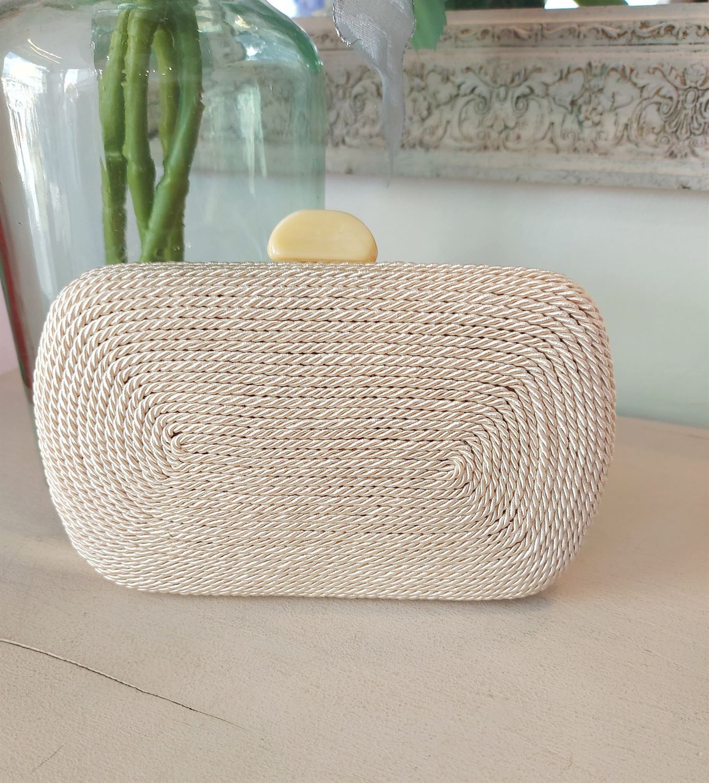 CLUTCH CUERDA DORADO - Imagen 1
