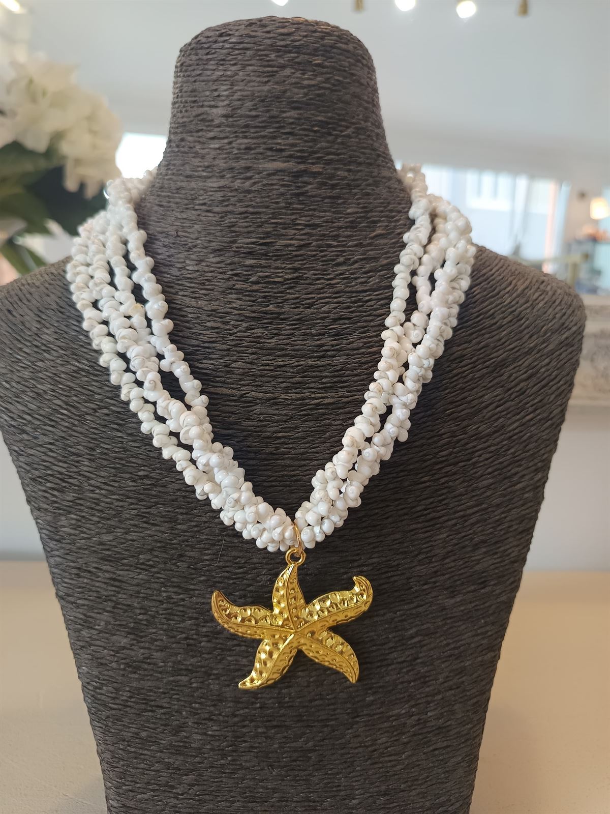 COLLAR CONCHAS BLANCO - Imagen 1