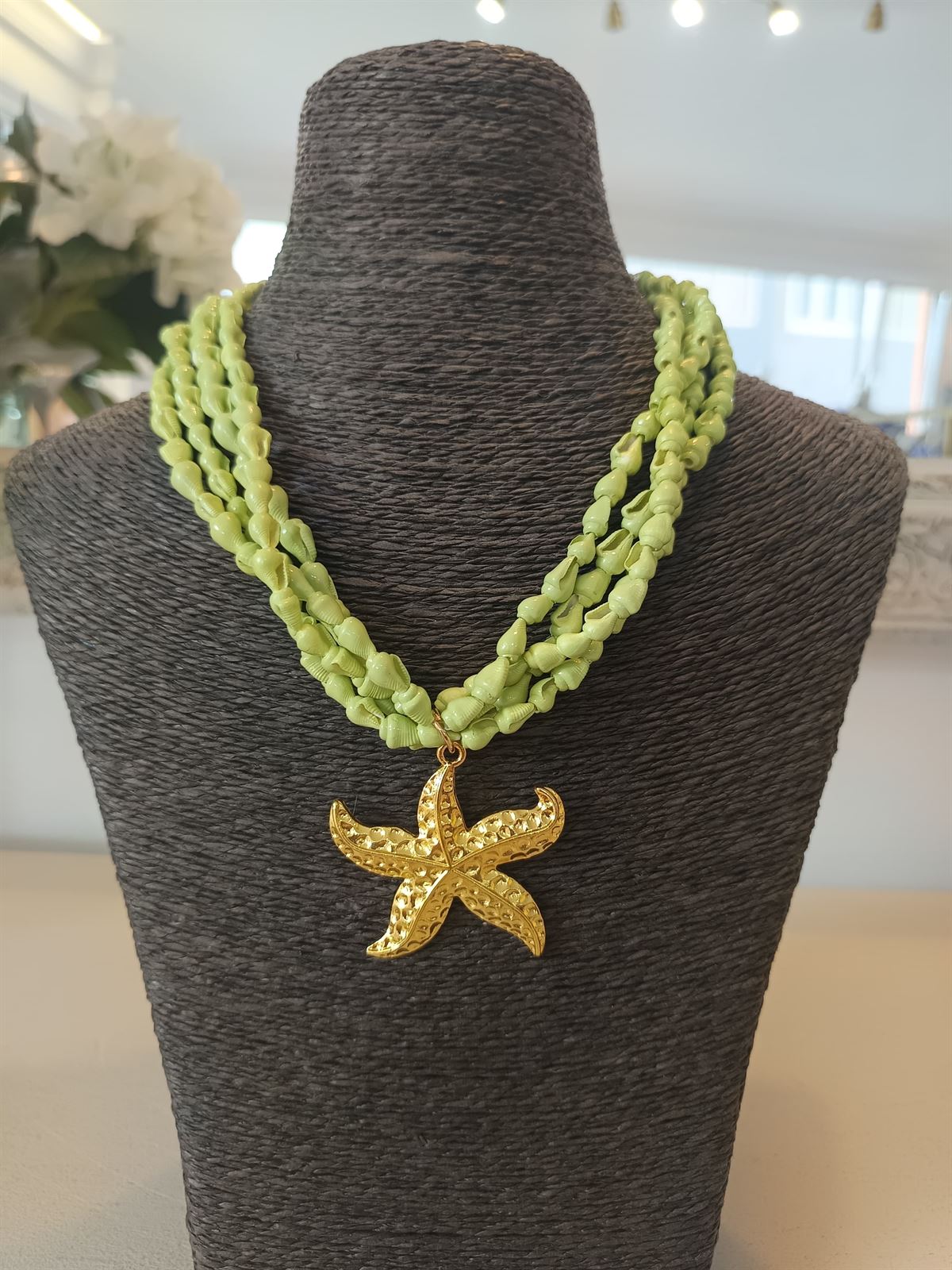 COLLAR CONCHAS VERDE - Imagen 1