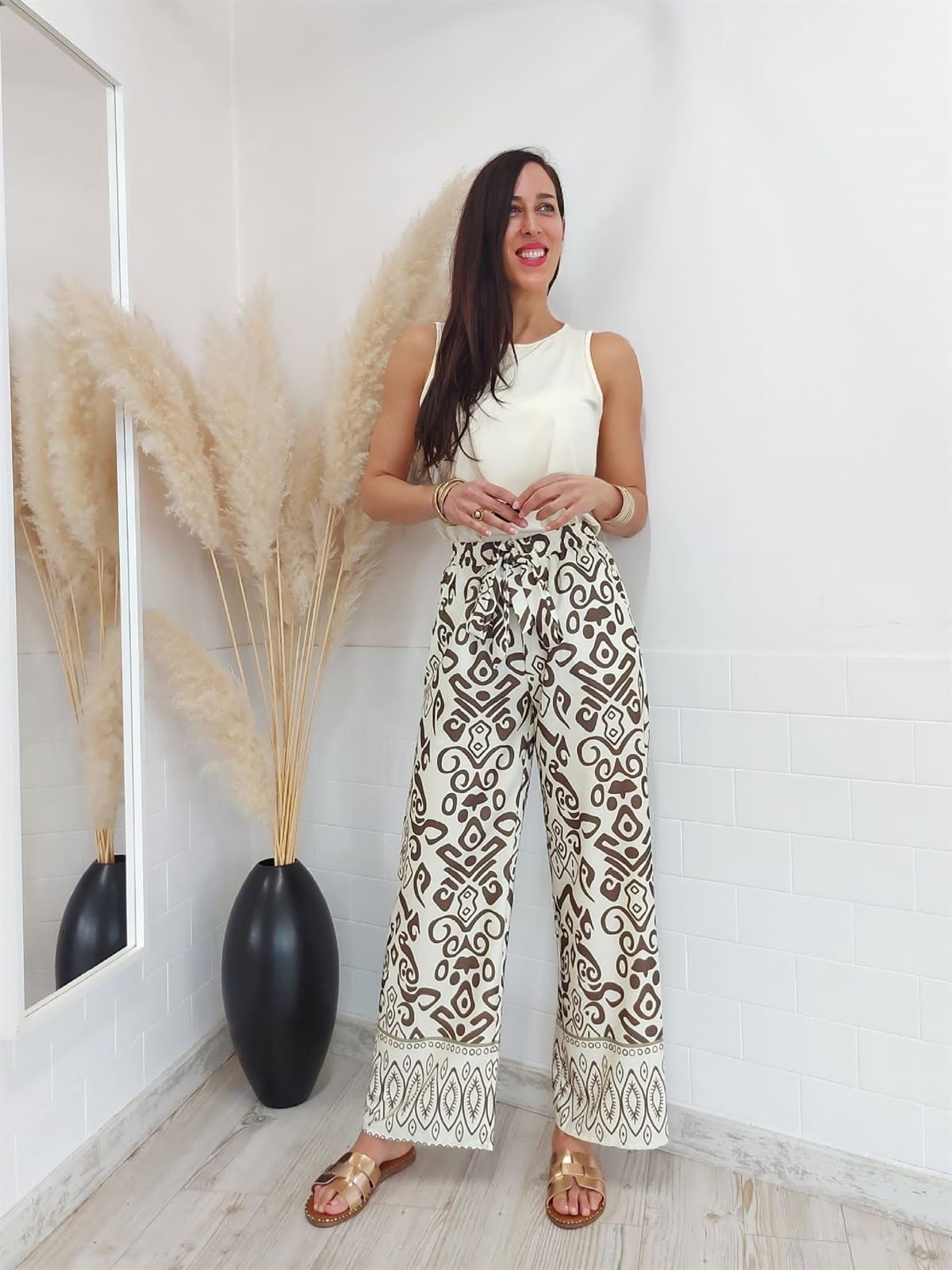 CONJUNTO TOP Y PANTALÓN BEIGE - Imagen 1