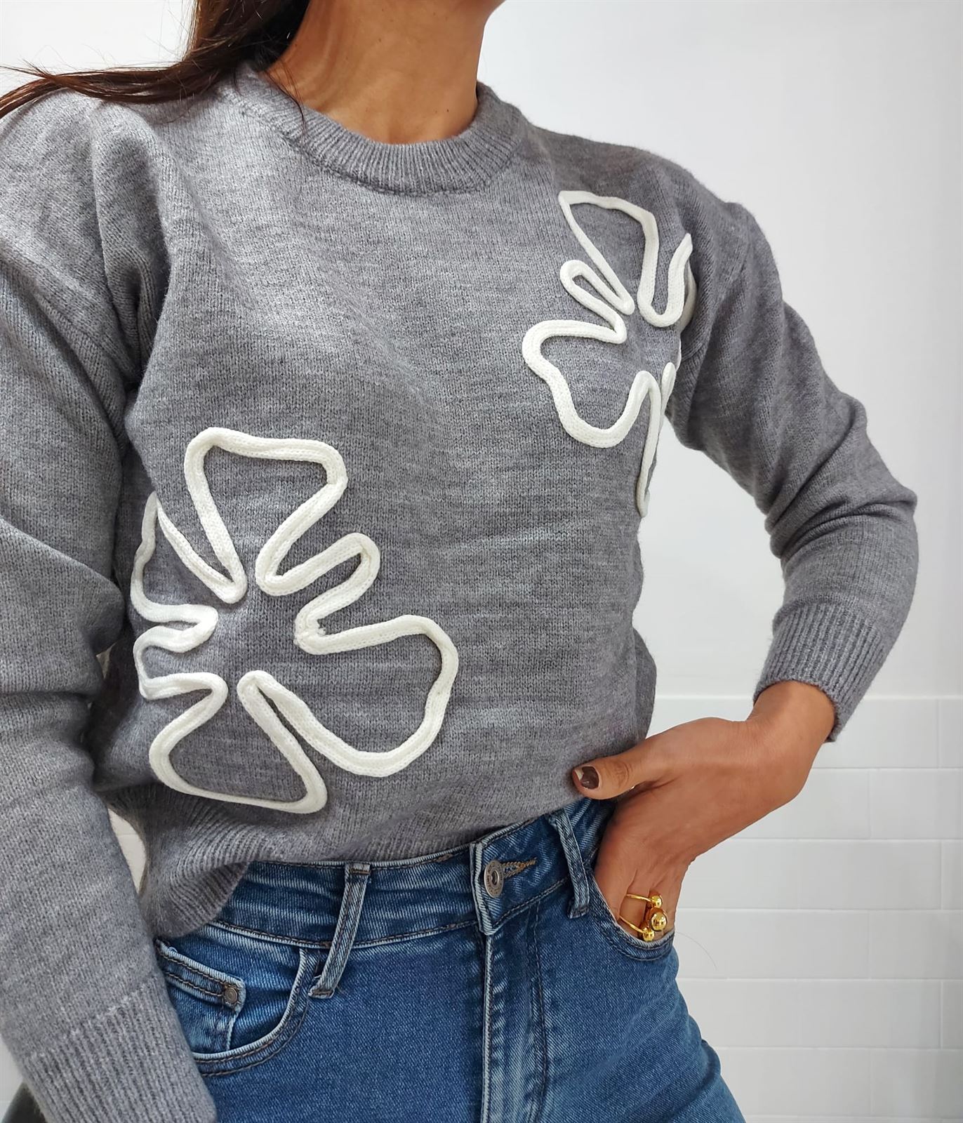JERSEY BORDADO FLOR GRIS - Imagen 2