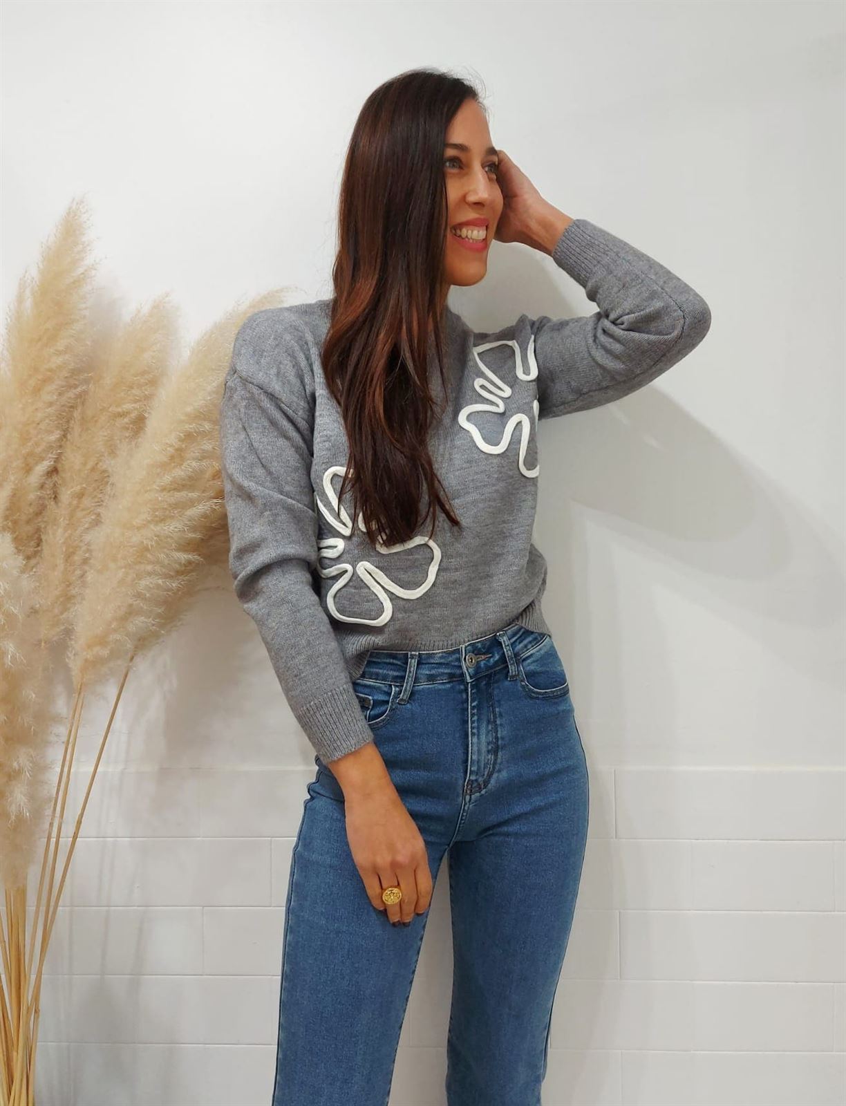 JERSEY BORDADO FLOR GRIS - Imagen 4