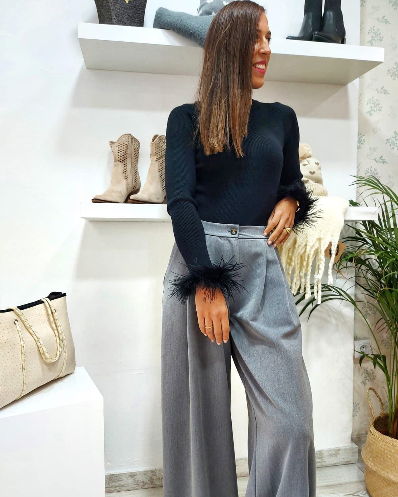 PANTALÓN ANCHO PINZAS GRIS - Imagen 3