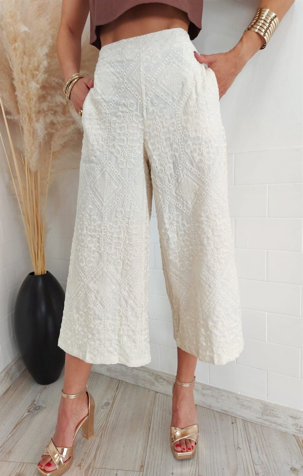 PANTALON BORDADO BEIGE - Imagen 1