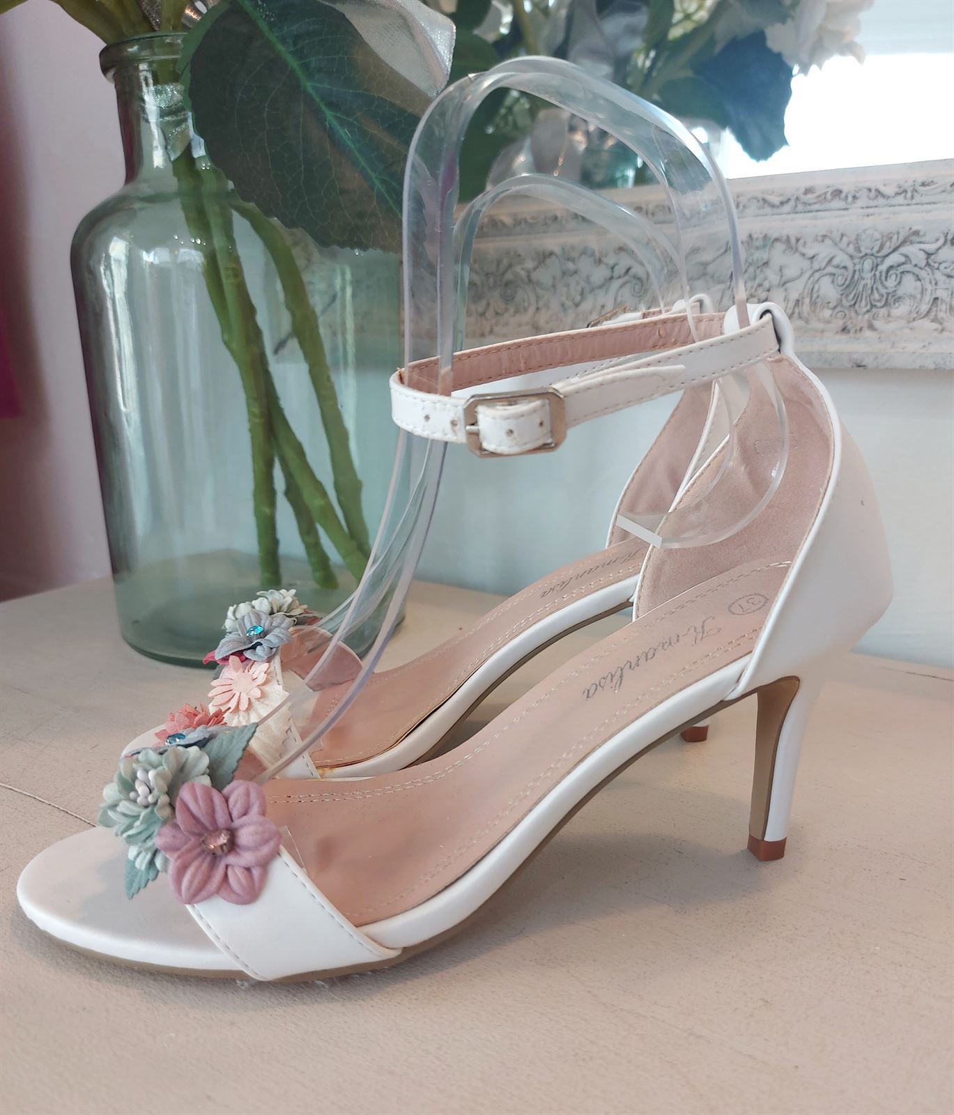 SANDALIA FIESTA BLANCA FLOR - Imagen 1