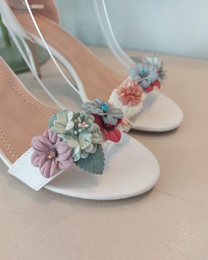 SANDALIA FIESTA BLANCA FLOR - Imagen 2
