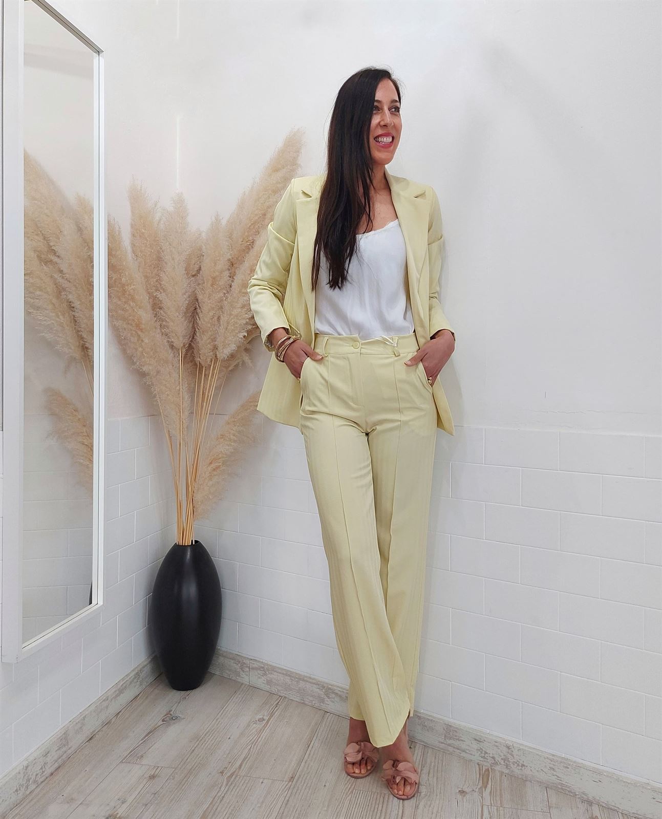 TRAJE MERIDA AMARILLO - Imagen 3