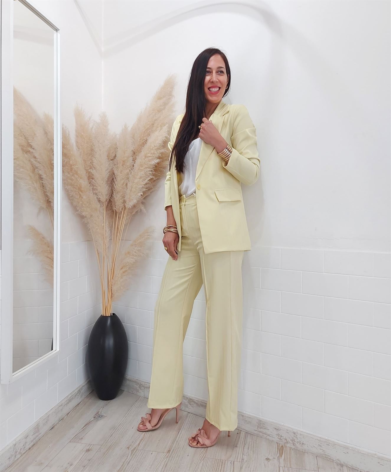 TRAJE MERIDA AMARILLO - Imagen 4
