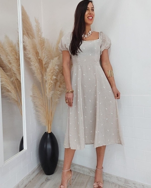 VESTIDO BORDADO BEIGE - Imagen 1