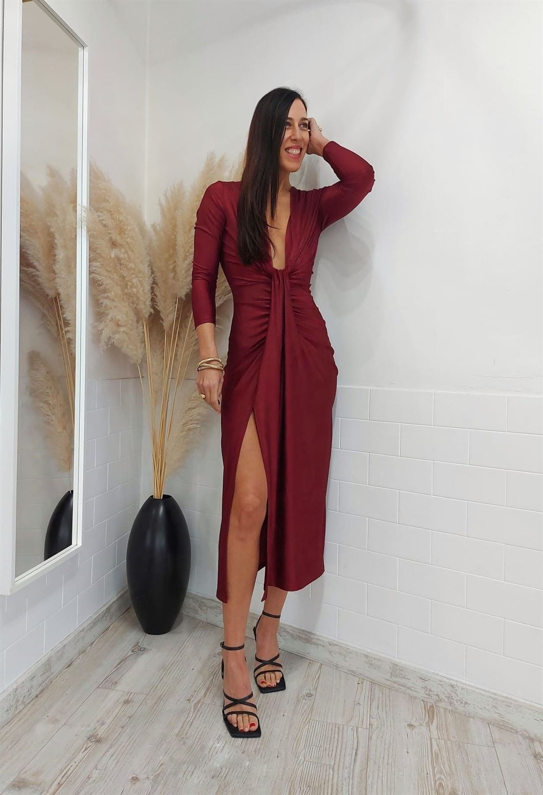 VESTIDO ESCOTE BURDEOS - Imagen 1