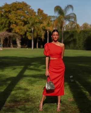 VESTIDO LEILA ASIMÉTRICO CUT-OUT - Imagen 1