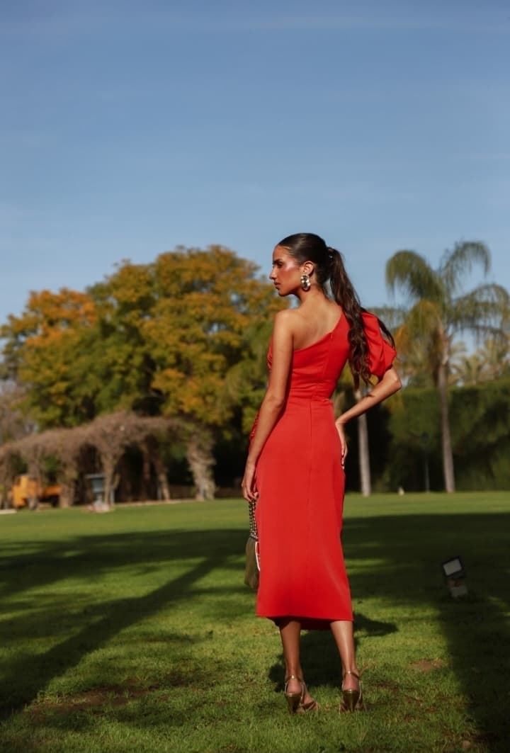 VESTIDO LEILA ASIMÉTRICO CUT-OUT - Imagen 4