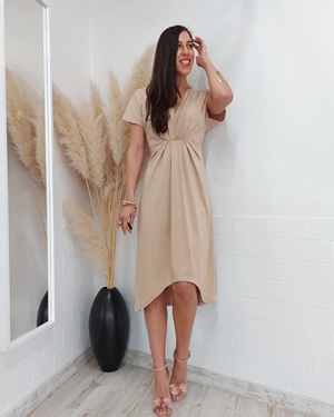 VESTIDO PICO LISO CAMEL - Imagen 1